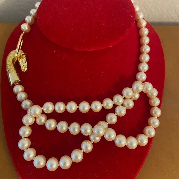 Vintage LES BERNARD 33" Glamorous Glass Pearl Necklace w/ horse head gold clasp - Picture 1 of 3